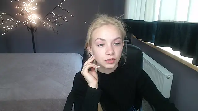 Snapshot of SonnySofia chatting on April 22, 5:32 am SonnySofia online show from April 22, 5:32 am