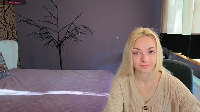 Snapshot of SonnySofia chatting on May 4, 5:47 am SonnySofia online show from May 4, 5:47 am