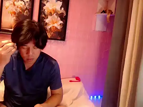 Snapshot of akiramoore chatting on May 14, 7:26 am akiramoore online show from May 14, 7:26 am