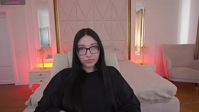 Snapshot of SsoftAura chatting on April 6, 8:15 am SsoftAura online show from April 6, 8:15 am