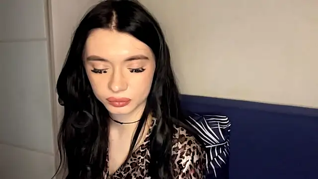 Snapshot of RenataBrought chatting on April 6, 4:19 pm RenataBrought online show from April 6, 4:19 pm