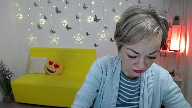 NikaMayu online show from May 8, 5:02 am