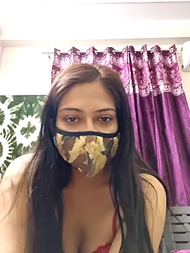 Snapshot of Aliyaa_bhat chatting on April 9, 6:19 am Aliyaa bhat online show from April 9, 6:19 am