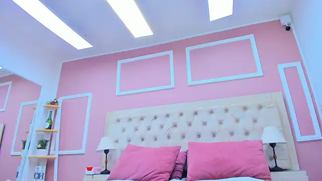 Snapshot of lala_ink_ chatting on April 6, 2:40 pm lala ink online show from April 6, 2:40 pm