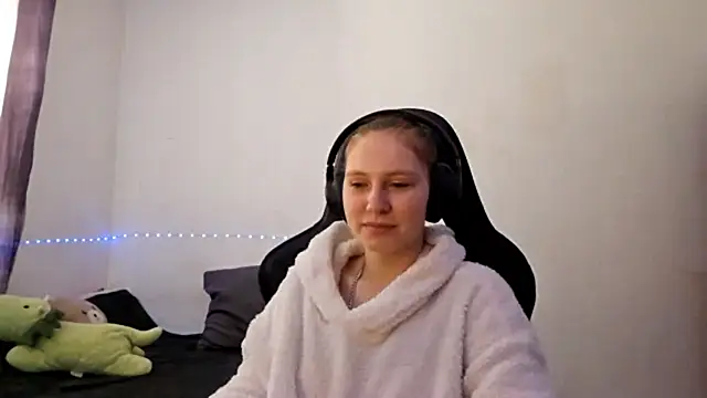 WesleyFrohling online show from April 8, 9:09 am