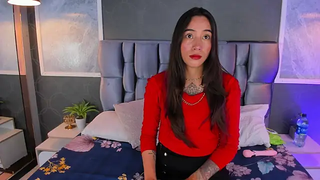 Cata Jonees online show from April 28, 7:30 pm