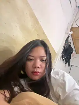 breezybabes online show from May 4, 3:30 pm