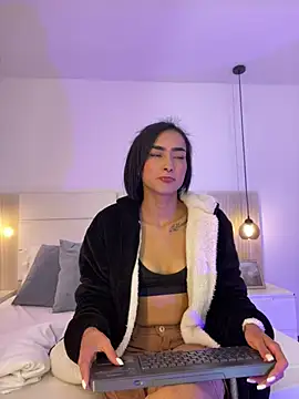 dhalia lux  online show from April 24, 1:41 am