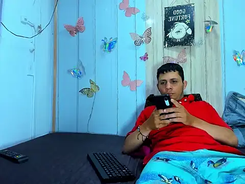Snapshot of romeojupi chatting on April 18, 2:59 am romeojupi online show from April 18, 2:59 am