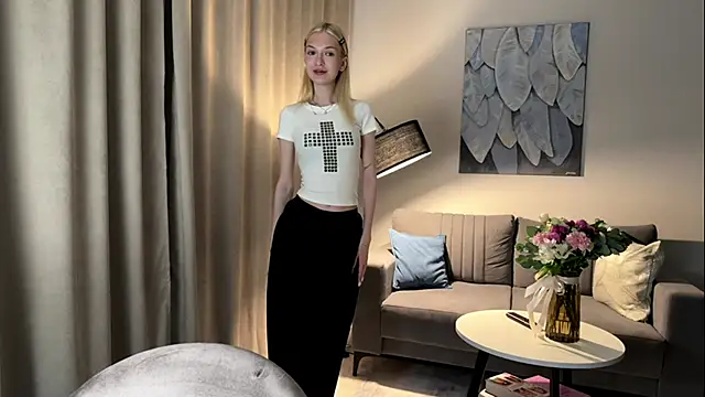 Snapshot of EvelineMolima chatting on April 26, 7:55 pm EvelineMolima online show from April 26, 7:55 pm