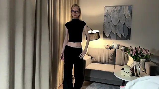 Snapshot of EvelineMolima chatting on May 11, 6:16 pm EvelineMolima online show from May 11, 6:16 pm