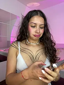 Dreanaa online show from May 14, 8:26 pm