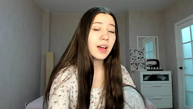 Snapshot of bina_mima chatting on April 19, 2:11 am bina mima online show from April 19, 2:11 am