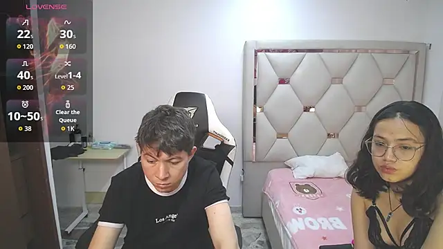 Zoe and jackk  online show from May 4, 8:27 pm