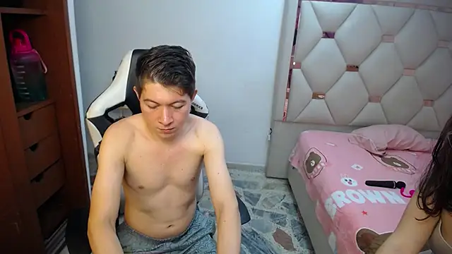 Zoe and jackk  online show from May 14, 8:37 pm