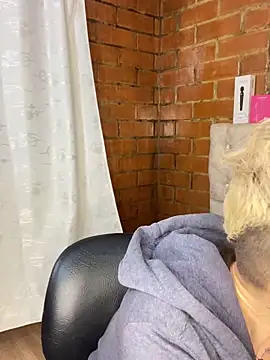 Snapshot of Megan-c chatting on May 29, 9:18 am Megan-c online show from May 29, 9:18 am
