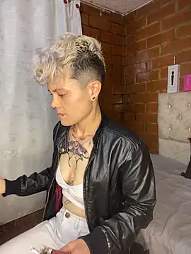 Snapshot of Megan-c chatting on June 20, 1:09 am Megan-c online show from June 20, 1:09 am