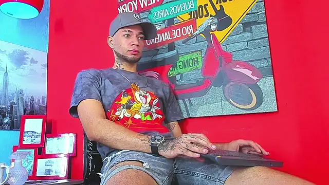 Daniel huge22 online show from April 28, 2:00 pm