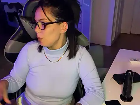 Snapshot of anestesia_5 chatting on April 7, 1:17 am anestesia 5 online show from April 7, 1:17 am