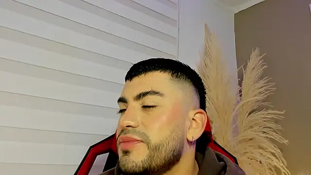 Alexander Diazz online show from May 4, 1:51 pm