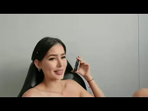 estellerouse online show from April 11, 8:46 pm