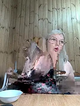 White-Chocolatte online show from April 29, 3:38 pm