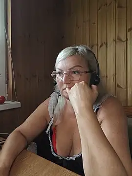 White-Chocolatte online show from June 15, 6:04 am