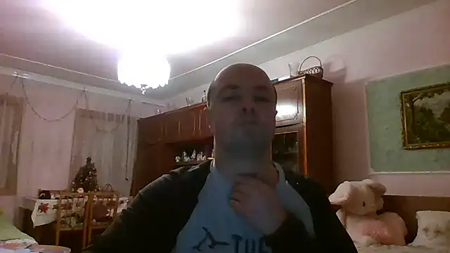 Snapshot of Luceriusbigass chatting on December 6, 4:28 pm Luceriusbigass online show from December 6, 4:28 pm