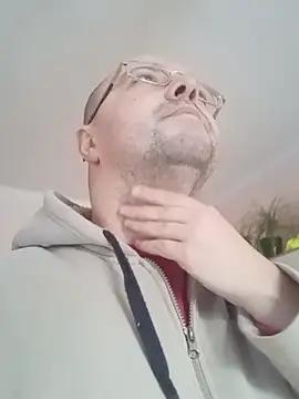 Snapshot of Luceriusbigass chatting on December 14, 7:40 am Luceriusbigass online show from December 14, 7:40 am