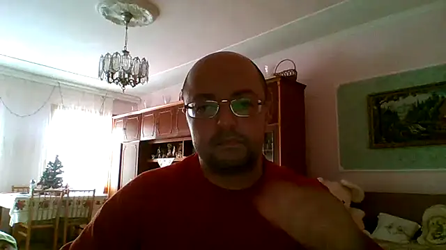 Snapshot of Luceriusbigass chatting on December 14, 11:29 am Luceriusbigass online show from December 14, 11:29 am