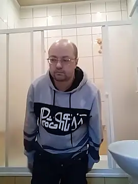 Snapshot of Luceriusbigass chatting on February 21, 3:32 pm Luceriusbigass online show from February 21, 3:32 pm