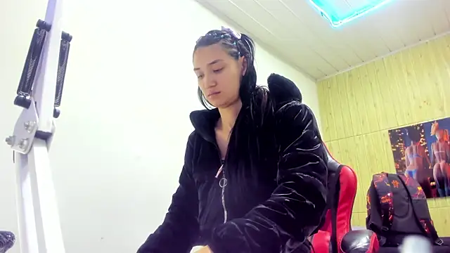 Snapshot of Noah_carter16 chatting on May 7, 12:43 pm Noah carter16 online show from May 7, 12:43 pm