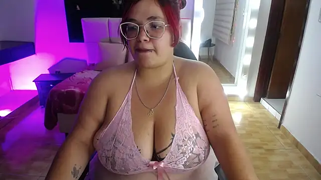 Sweet cat t online show from April 27, 9:35 pm