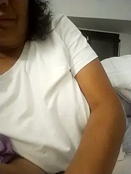 Snapshot of Leti69 chatting on April 8, 10:21 pm Leti69 online show from April 8, 10:21 pm