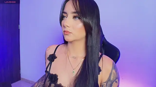 Snapshot of Megan_jacksonn_ chatting on April 25, 12:35 am Megan jacksonn online show from April 25, 12:35 am