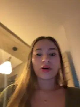 Snapshot of AmyRusso chatting on June 5, 11:21 pm AmyRusso online show from June 5, 11:21 pm