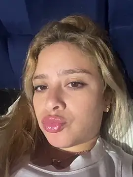 jade06  online show from April 19, 3:50 am