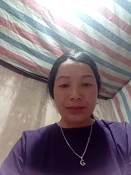 Snapshot of vanlucky2 chatting on April 24, 10:56 pm vanlucky2 online show from April 24, 10:56 pm
