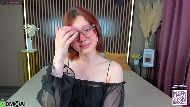 Snapshot of Lessi_Panic chatting on May 2, 12:59 am Lessi Panic online show from May 2, 12:59 am