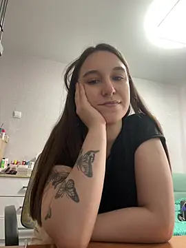Snapshot of RiannaBrown chatting on April 21, 3:13 am RiannaBrown online show from April 21, 3:13 am