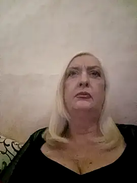 Snapshot of Julia20X chatting on April 14, 3:51 pm Julia20X online show from April 14, 3:51 pm
