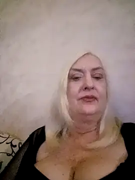 Snapshot of Julia20X chatting on April 15, 8:31 pm Julia20X online show from April 15, 8:31 pm