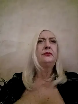 Snapshot of Julia20X chatting on May 1, 6:23 pm Julia20X online show from May 1, 6:23 pm