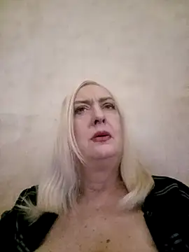 Snapshot of Julia20X chatting on May 5, 10:01 am Julia20X online show from May 5, 10:01 am