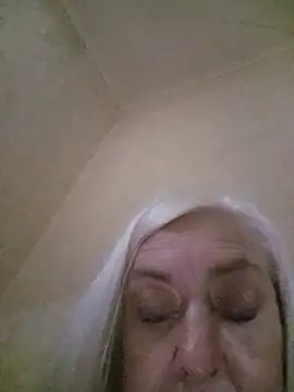 Snapshot of Julia20X chatting on July 4, 9:21 pm Julia20X online show from July 4, 9:21 pm