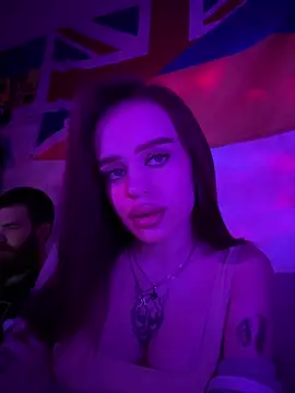 lisaandkokos online show from April 8, 6:19 pm