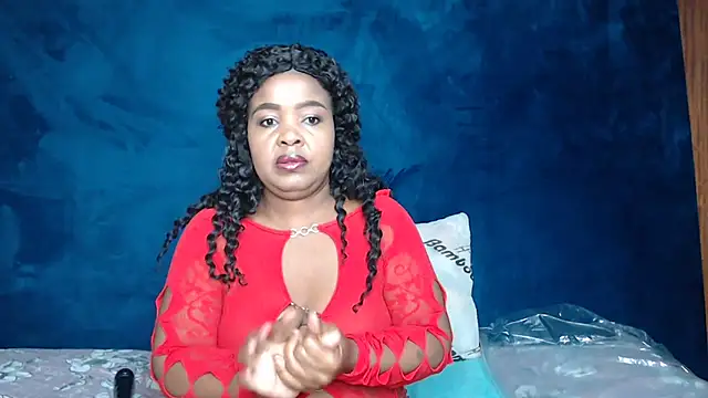 Snapshot of CaramelBaddie16 chatting on May 31, 4:42 am CaramelBaddie16 online show from May 31, 4:42 am