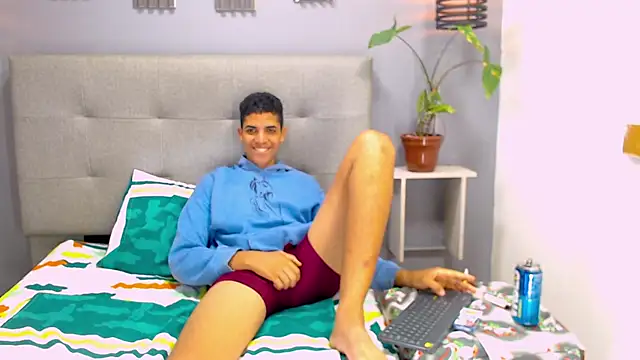 Snapshot of Lukaz_Caballero chatting on June 21, 4:37 am Lukaz Caballero online show from June 21, 4:37 am
