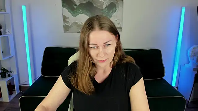 NinnaBrewer online show from May 3, 2:17 am