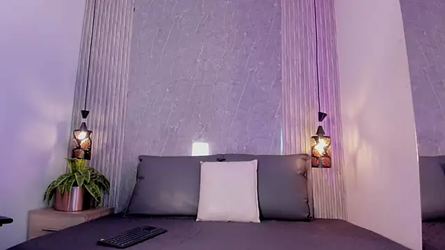 Snapshot of Charlotte_fuentes chatting on May 3, 12:33 pm Charlotte fuentes online show from May 3, 12:33 pm